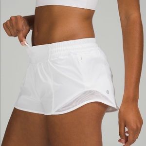 Lululemon Hotty Hot shorts WHITE 2.5” inseam